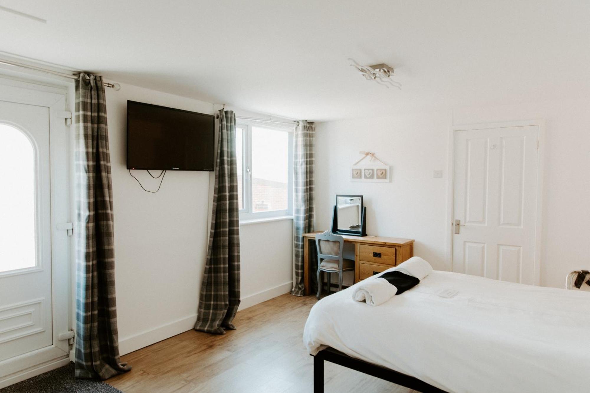 Upside Down House - Sleeps Up To 6 Guests - Great For Family And Friends Gatherings,Corporate Events ,Near Sherwood Forest At Fairview Farm In Nottingham Set In 88 Acres Exterior foto