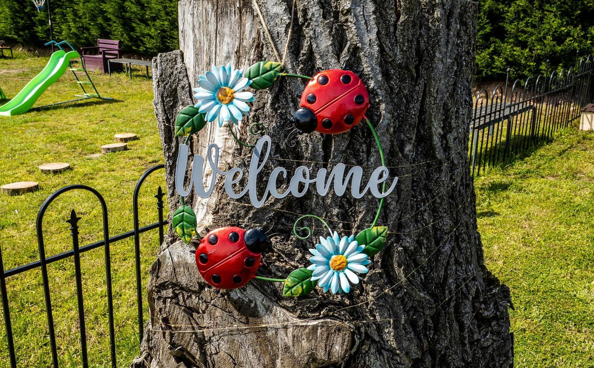 Upside Down House - Sleeps Up To 6 Guests - Great For Family And Friends Gatherings,Corporate Events ,Near Sherwood Forest At Fairview Farm In Nottingham Set In 88 Acres Exterior foto